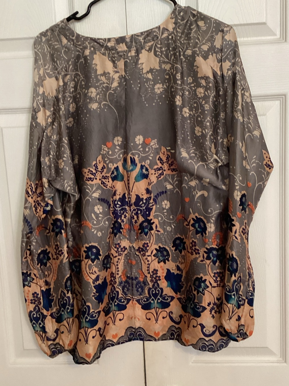 sundance boutique Gray Satin Floral V-Neck Blouse with Blue & Tan Motif - Picture 2 of 2
